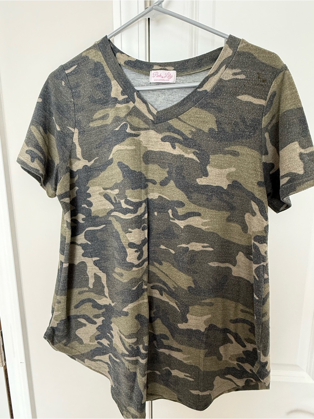 Pink Lily Camo V-Neck Tee in Olive & Black